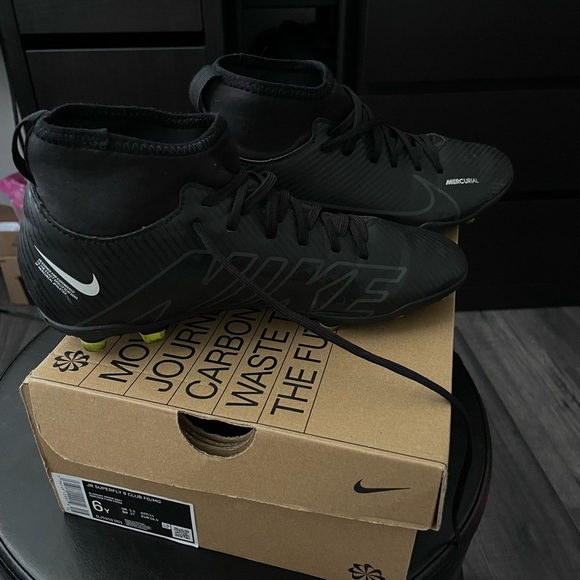 Nike jet black cleats size Us 6 (youth cleats/unisex)! - Picture 4 of 6